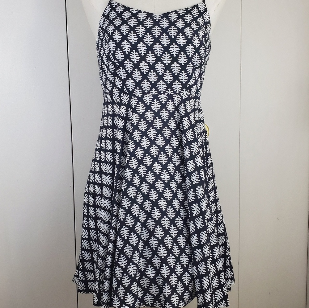 Old Navy Black and White Fit and Flare Dress Small